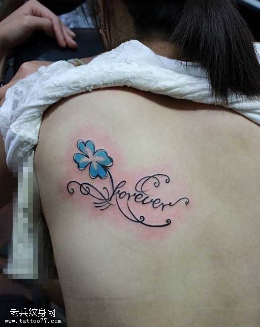 背部花草纹身图案