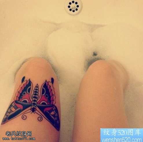 腿部蝴蝶纹身图案