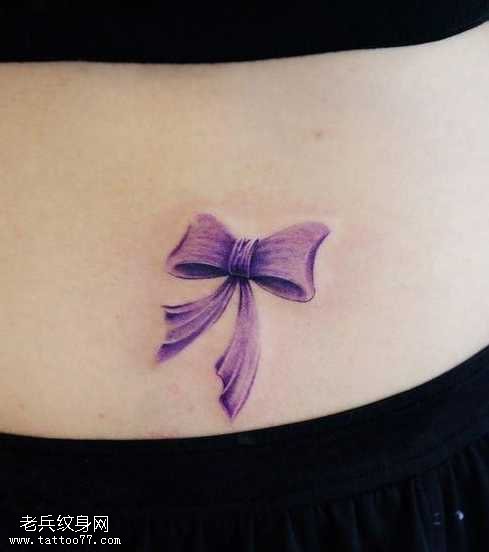 腰部漂亮的彩色蝴蝶结纹身图案