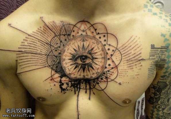 胸部抽象眼纹身图案