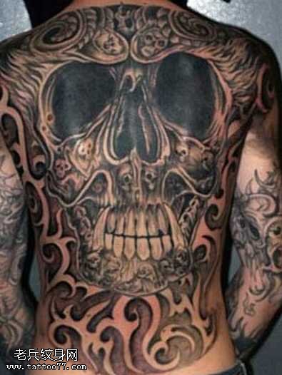 潮流的满背骷髅纹身图案