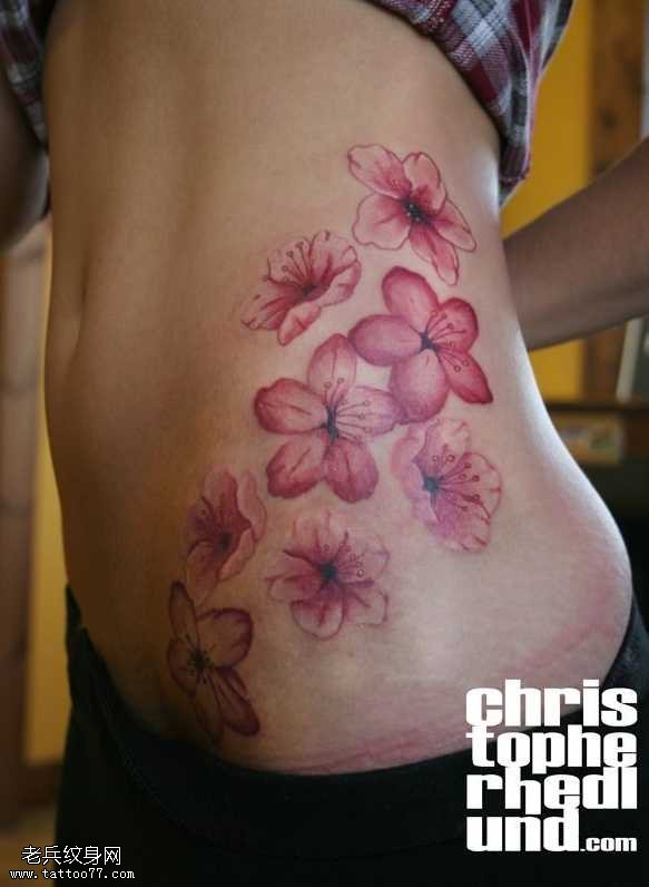 腹部梅花纹身图案