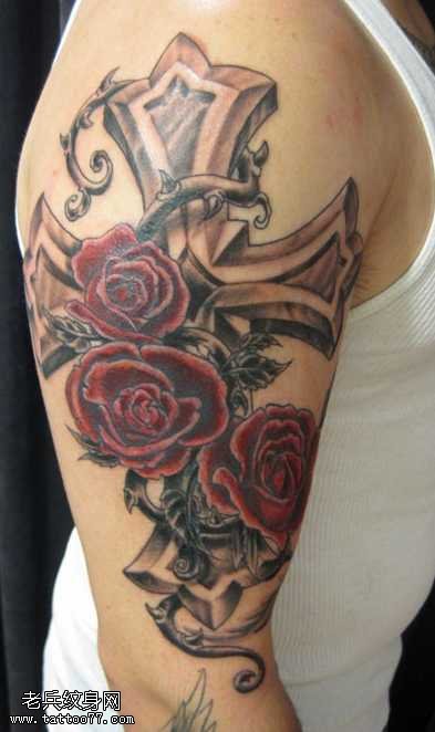 胳膊十字架纹身图案