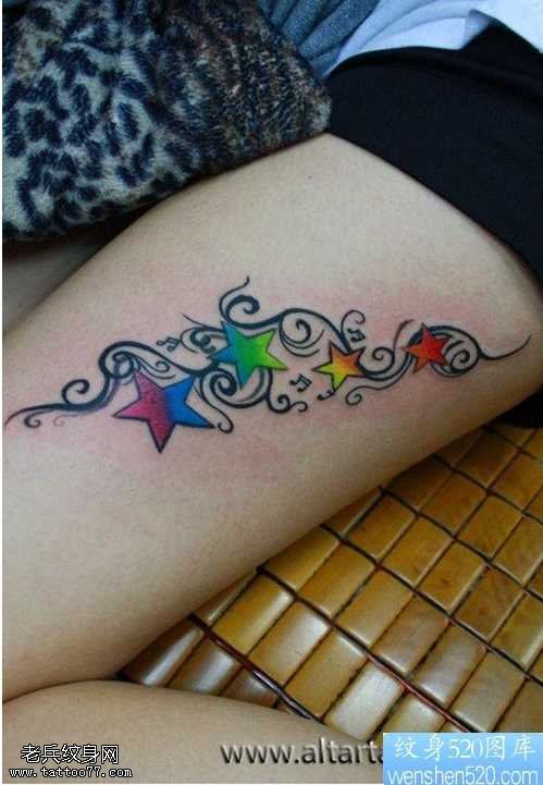 腿部好看的藤蔓五角星纹身图案