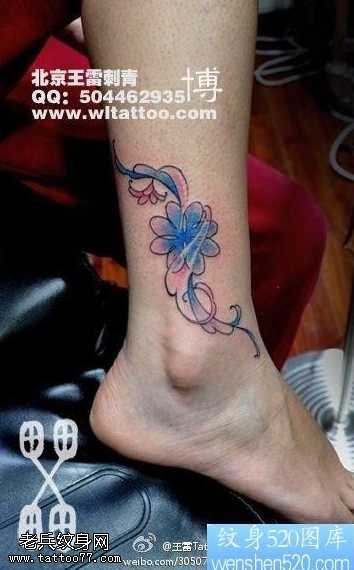 腿部潮流好看的四叶草纹身图案