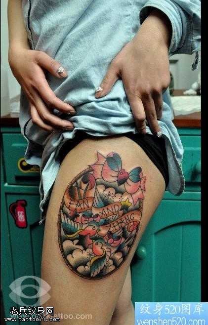 腿部精美的小燕子与蝴蝶结纹身图案