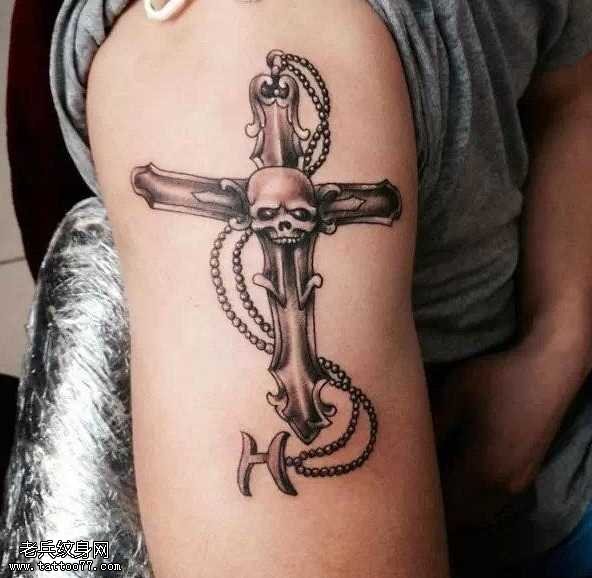 胳膊十字架骷髅纹身图案