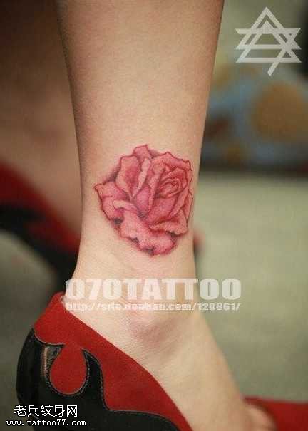 腿部粉玫瑰纹身图案