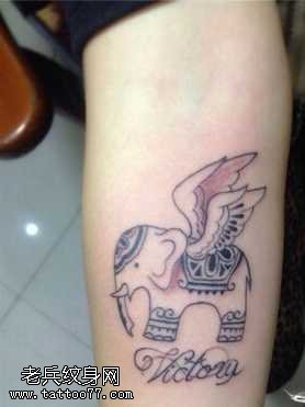 腿部大象纹身图案