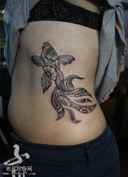 腰部金鱼图腾纹身图案