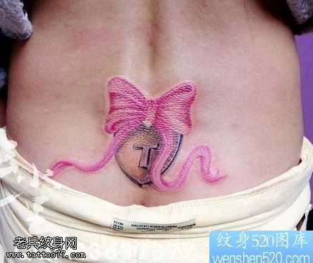 腰部流行的彩色蝴蝶结纹身图案