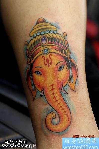 腿部唯美流行的象神纹身图案