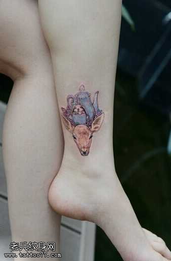 腿部个性鹿纹身图案