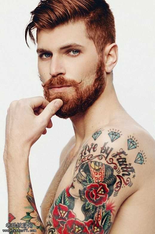 胳膊女郎纹身图案