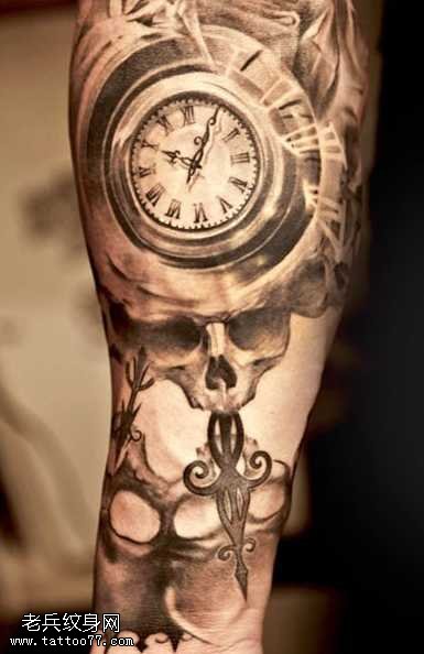 胳膊怀表纹身图案