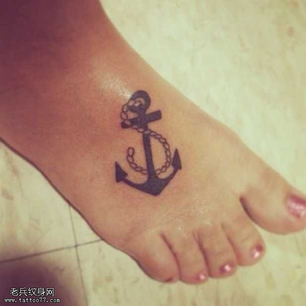 脚部唯美船锚纹身图案