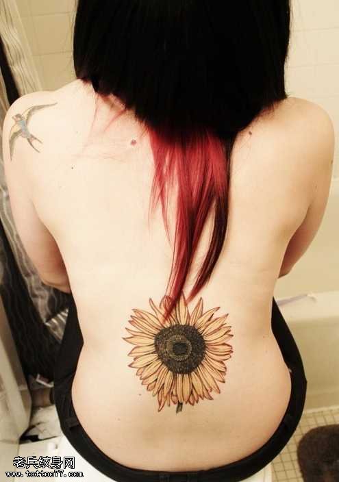 腰部向日葵纹身图案