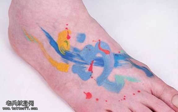 脚部水墨彩色纹身图案