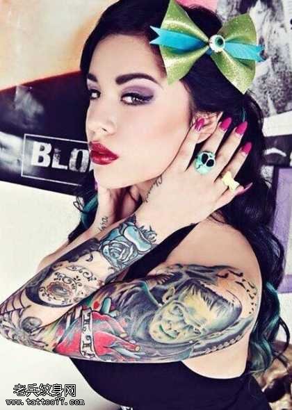 胳膊绿脸纹身图案