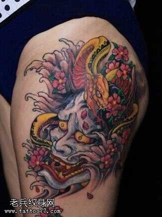 腿部白蛇般若纹身图案