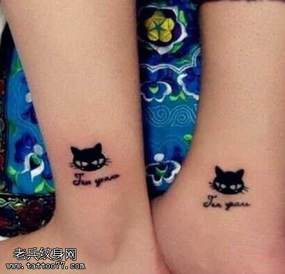 腿部黑猫咪情侣纹身图案