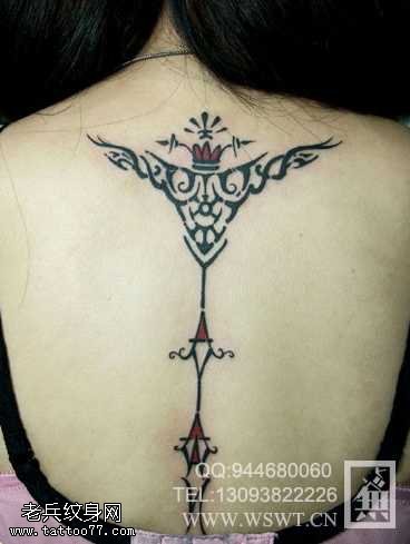 背部小个性纹身图案