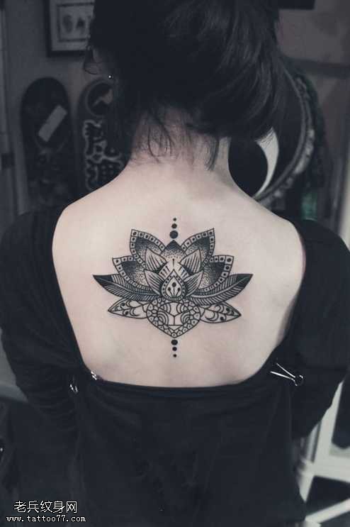 背部梵文纹身图案