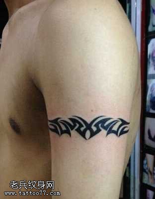 胳膊时尚臂环纹身图案