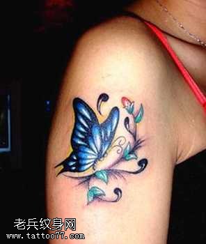 胳膊蓝蝴蝶纹身图案