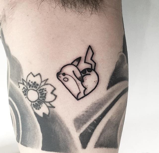 后背上一只可爱的科学猫纹身图案