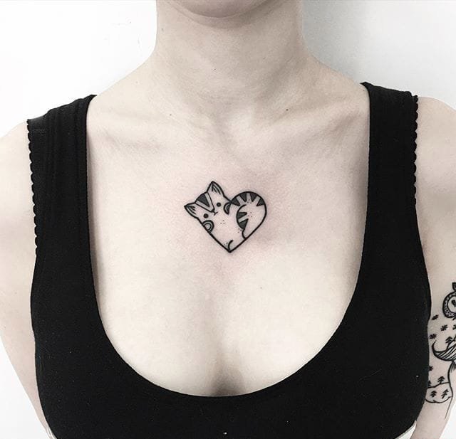 后背上一只可爱的科学猫纹身图案