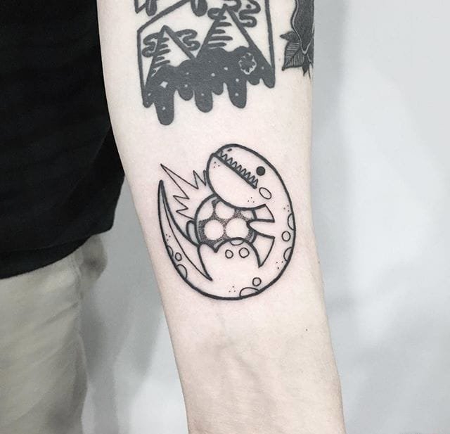 后背上一只可爱的科学猫纹身图案