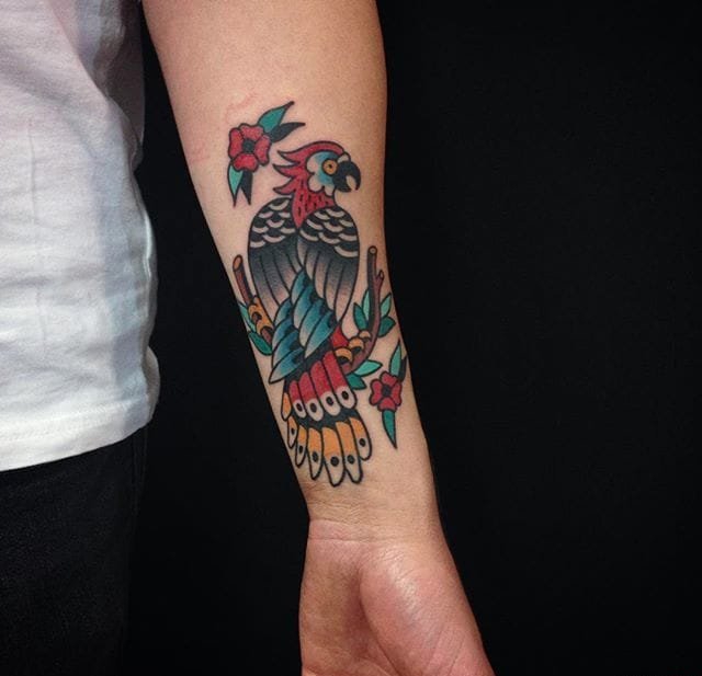15款活泼的引人入胜的鹦鹉纹身