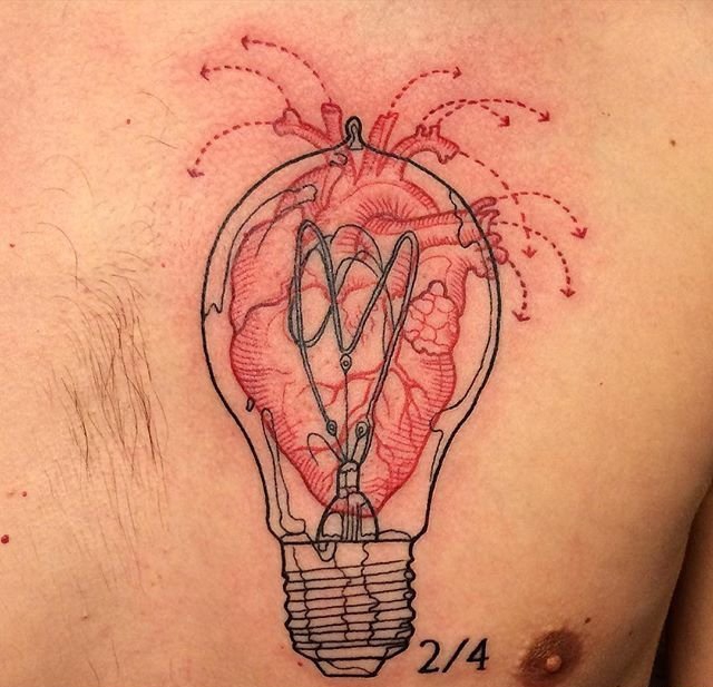 脖子上一个线条人头像纹身的红色线条的狗纹身