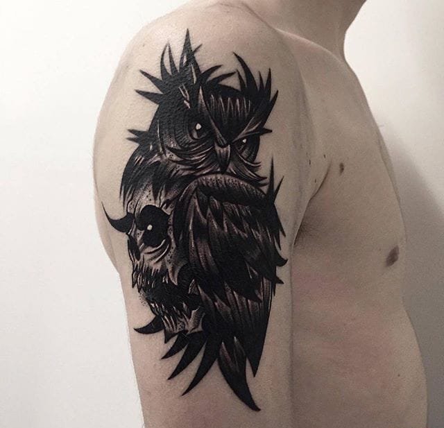 大腿上的黑色狼头纹身图案