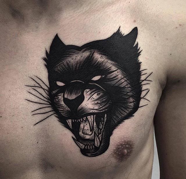 大腿上的黑色狼头纹身图案