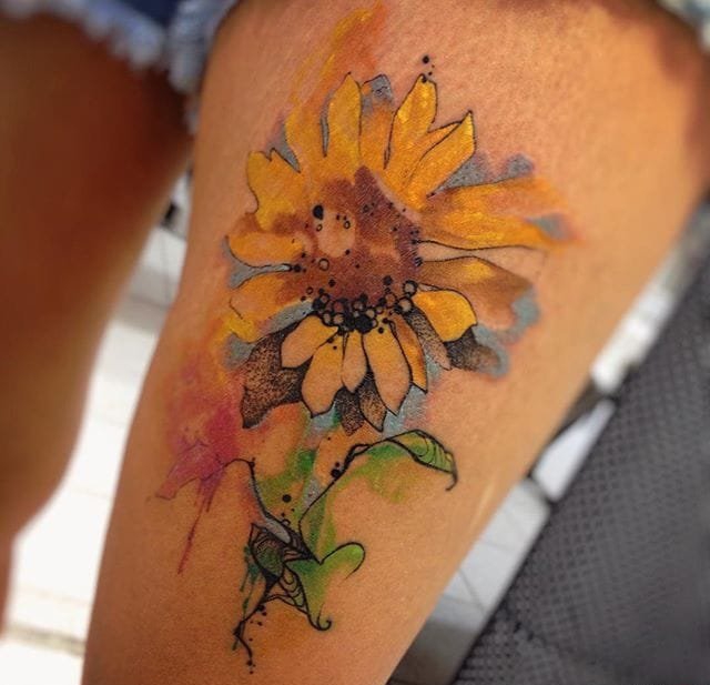 表现出丰富多彩的水彩花纹身图案