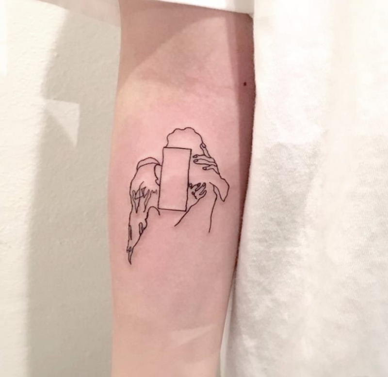 爱人的结婚照对应的线条人物纹身