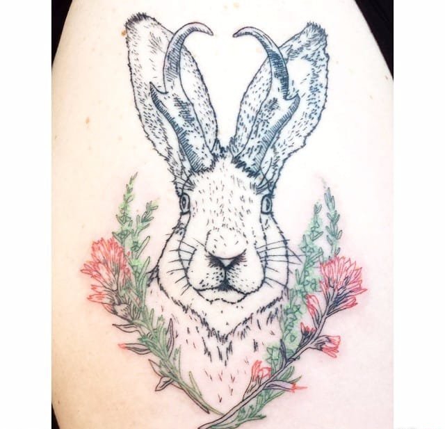 穿着花色衣裤女人的图案纹身