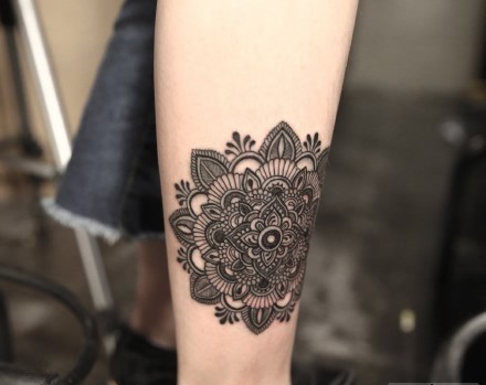蕴藏神秘色彩的曼陀罗梵花纹身