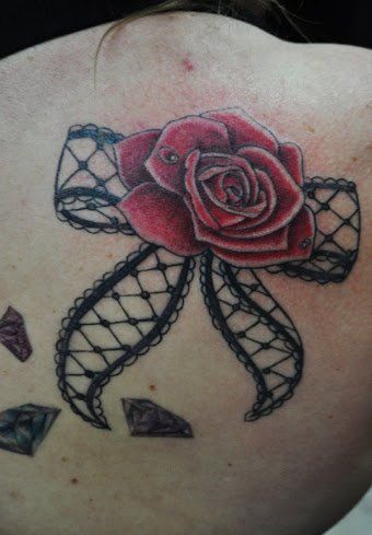 绸缎蝴蝶结纹身图案