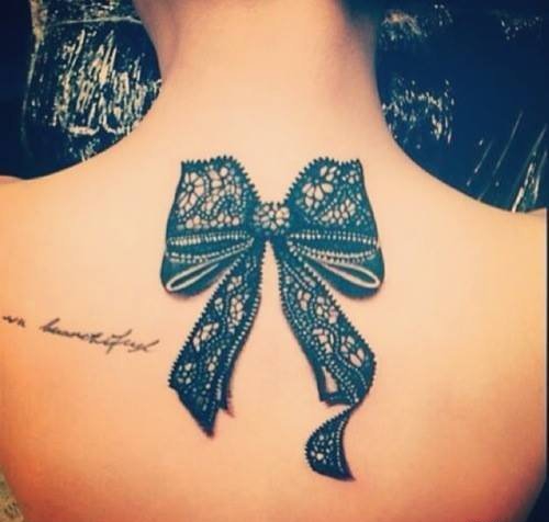 绸缎蝴蝶结纹身图案