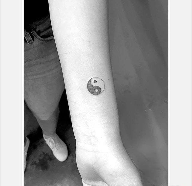 Everything is possible译一切皆有可能单针文字纹身图案