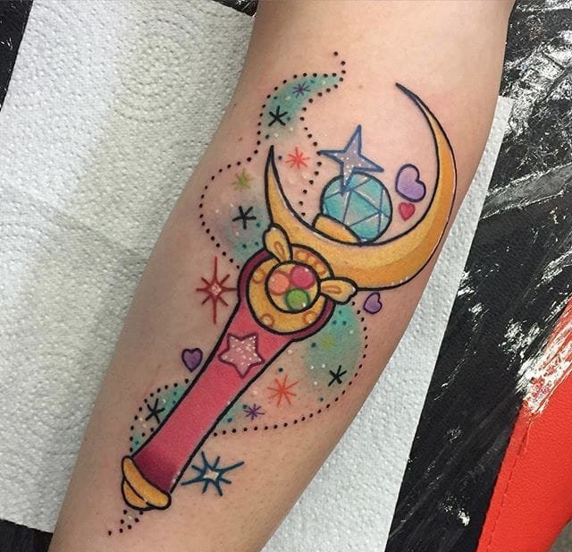 大腿上精美的红花的魔杖纹身图案