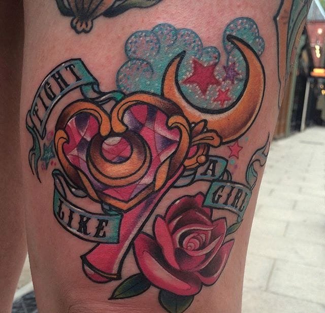 大腿上精美的红花的魔杖纹身图案