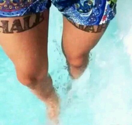 权志龙后颈上的天使图案纹身