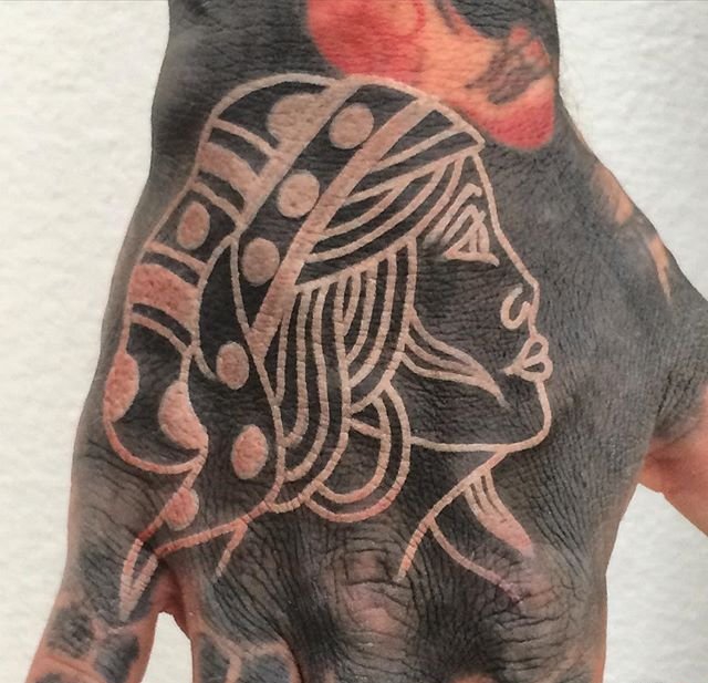 10款超酷的白色纹身图案