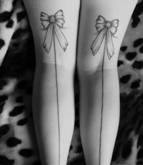 爱性感女性的线条纹身