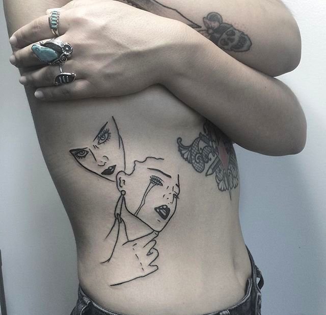 脖子上的纯黑色玫瑰花纹身图案