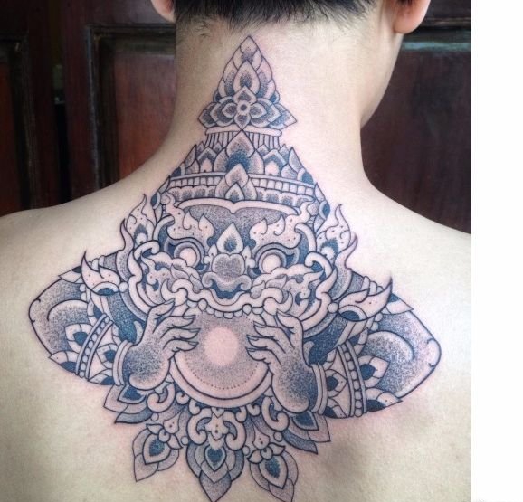 黑色的精致几何图点刺纹身图案